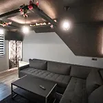 Your Throne Pool, Sauna & Jacuzzi